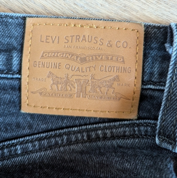 Levi's Ribcage Straight Black Jeans in Excellent Condition - Picture 8 of 10